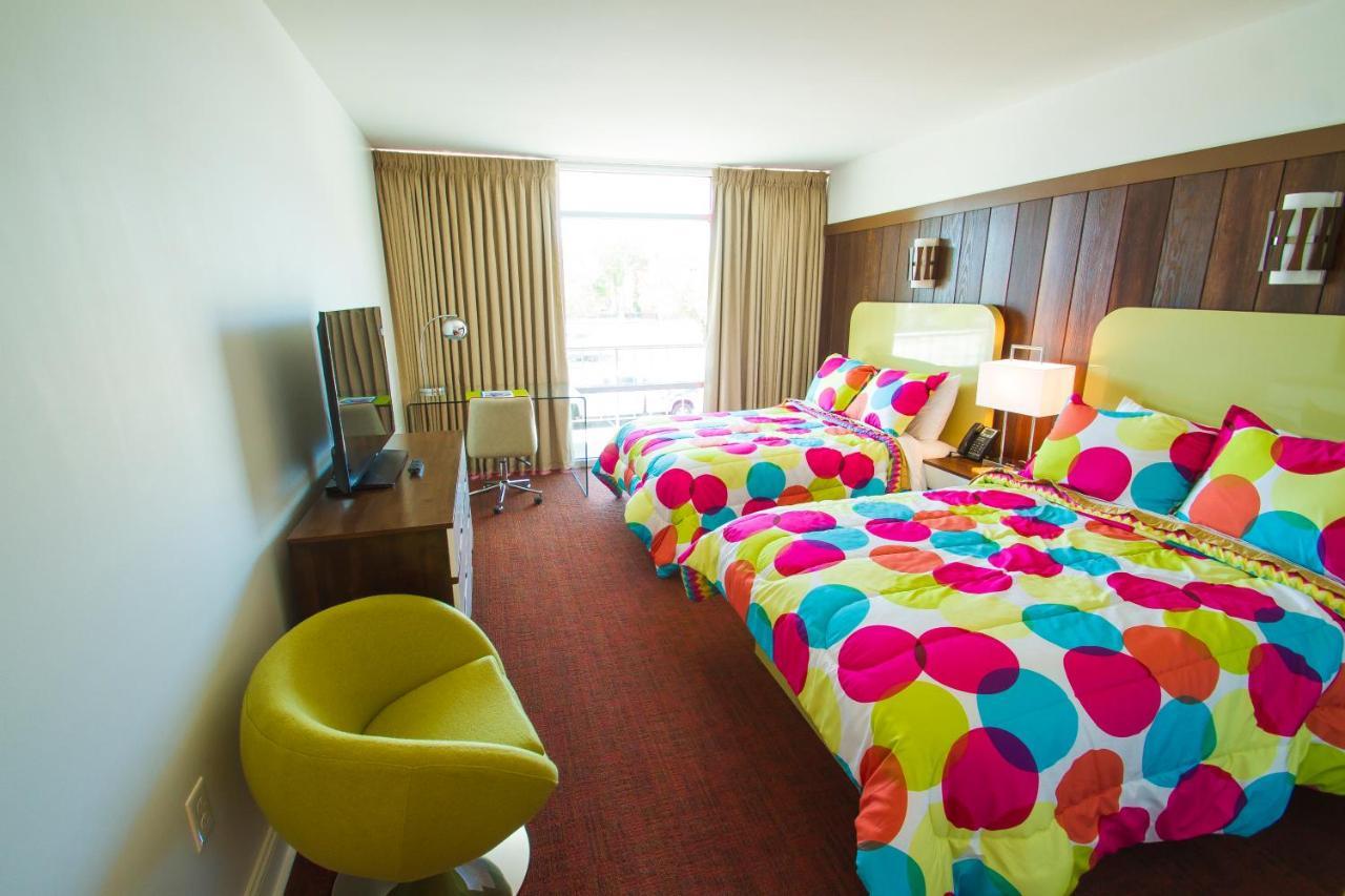 Mother Earth Motor Lodge Кинстън Екстериор снимка